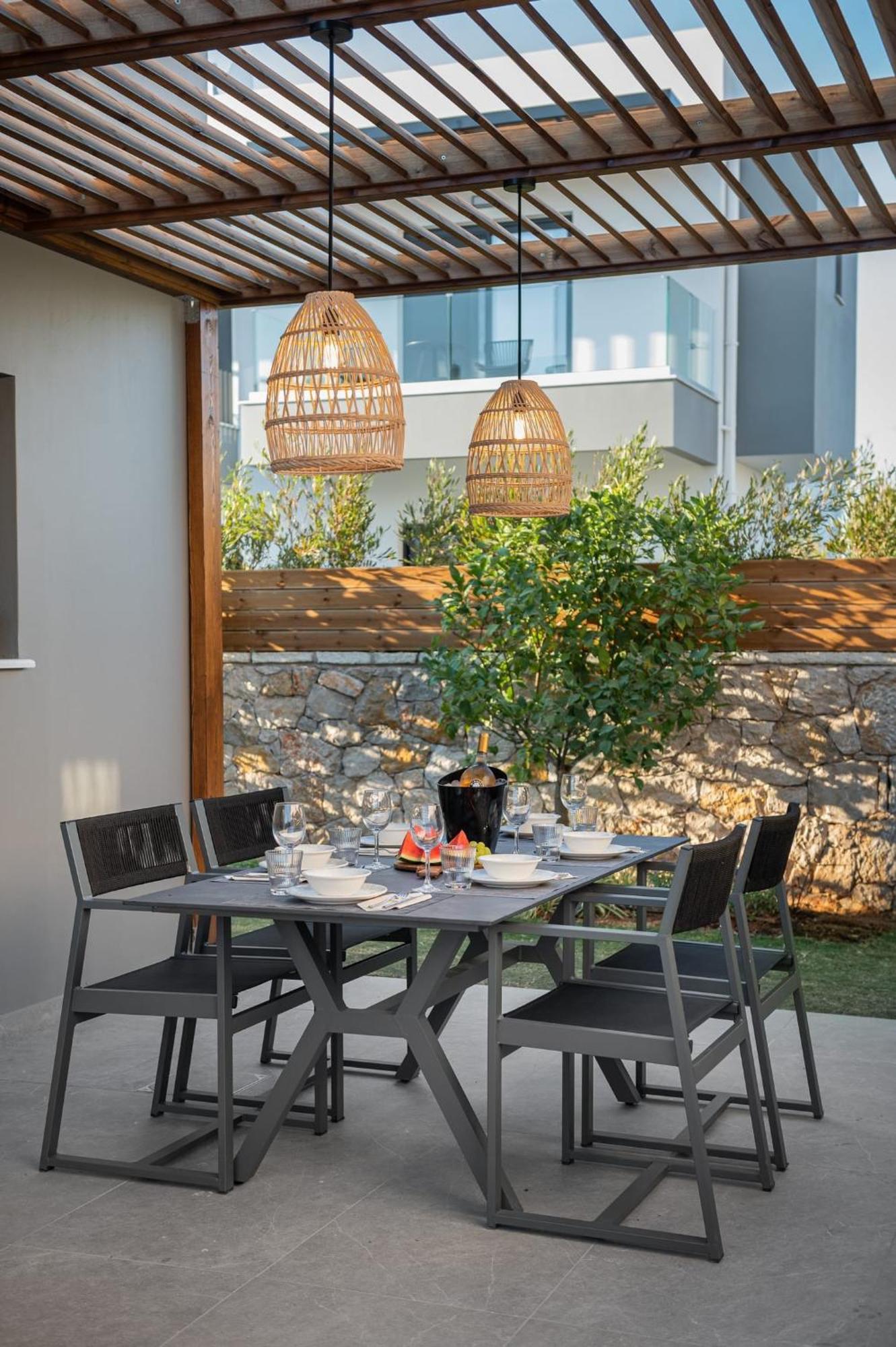 Sensational Filia 4 Bedrooms Overlooking Walls Old Town Villa